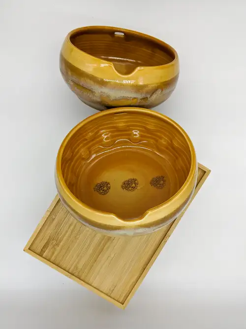 Handmade ceramic pottery: Amber Yarn