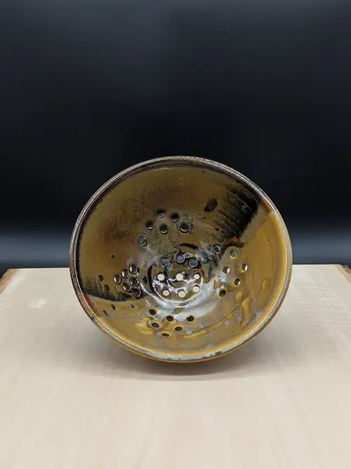 Handmade ceramic pottery: Carved Wing Mug