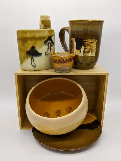 Handmade ceramic pottery: Collection Display
