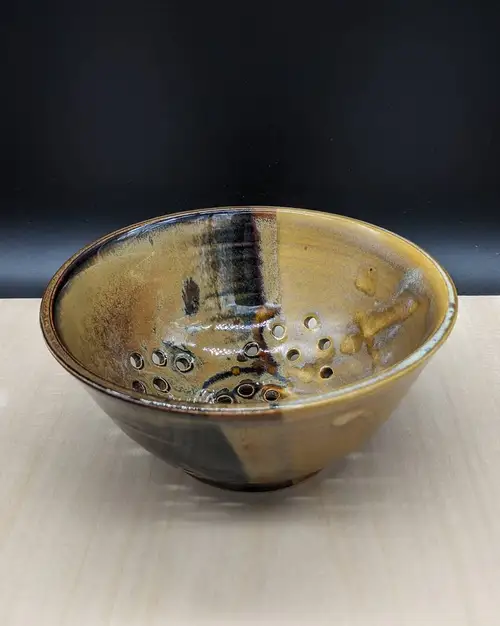 Handmade ceramic pottery: Earth Colander