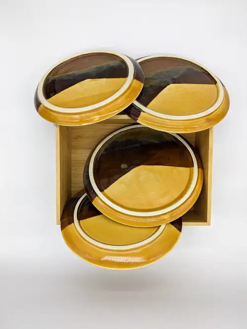 Handmade ceramic pottery: Suspended Plates