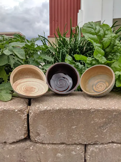 Handmade ceramic pottery: Three Bowls on the Wall